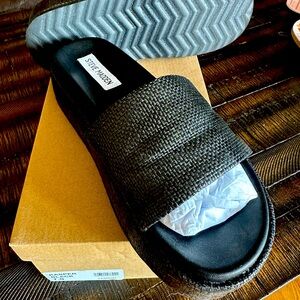 Women’s Steve Madden Slides / Size 7